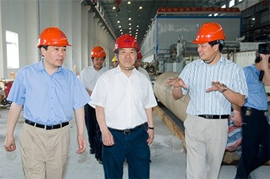 2007年5月25日，时任全国政协常委、经济委员会副主任、中国包装结合会会长石万鹏一行来公司视察