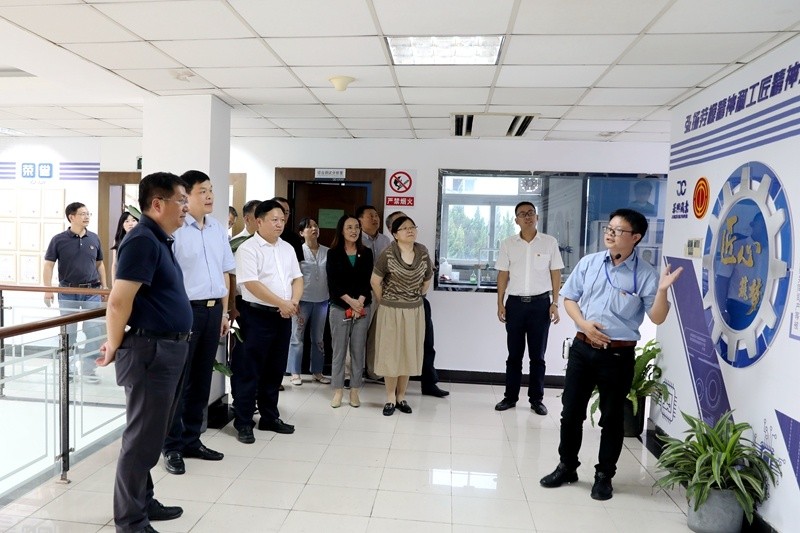 2020年7月29日，时任浙江省政协常委、社法委副主任、省总工会副主席、一级巡视员董建伟莅临918.com纸业调研新时期工匠造就工作