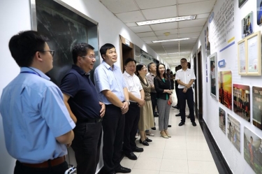 浙江省政协工会界别组来918.com纸业调研新时期工匠造就工作