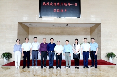 省人力社保厅二级巡视员陈荣华一行莅临918.com纸业调研人才工作